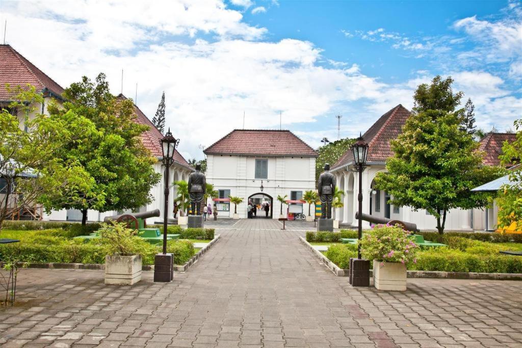 Happy Family Hotel Yogyakarta Exterior photo